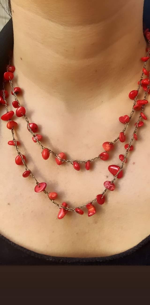 COLLANA CON FILO DI SETA E PASTA DI CORALLO - MARYSTE'
