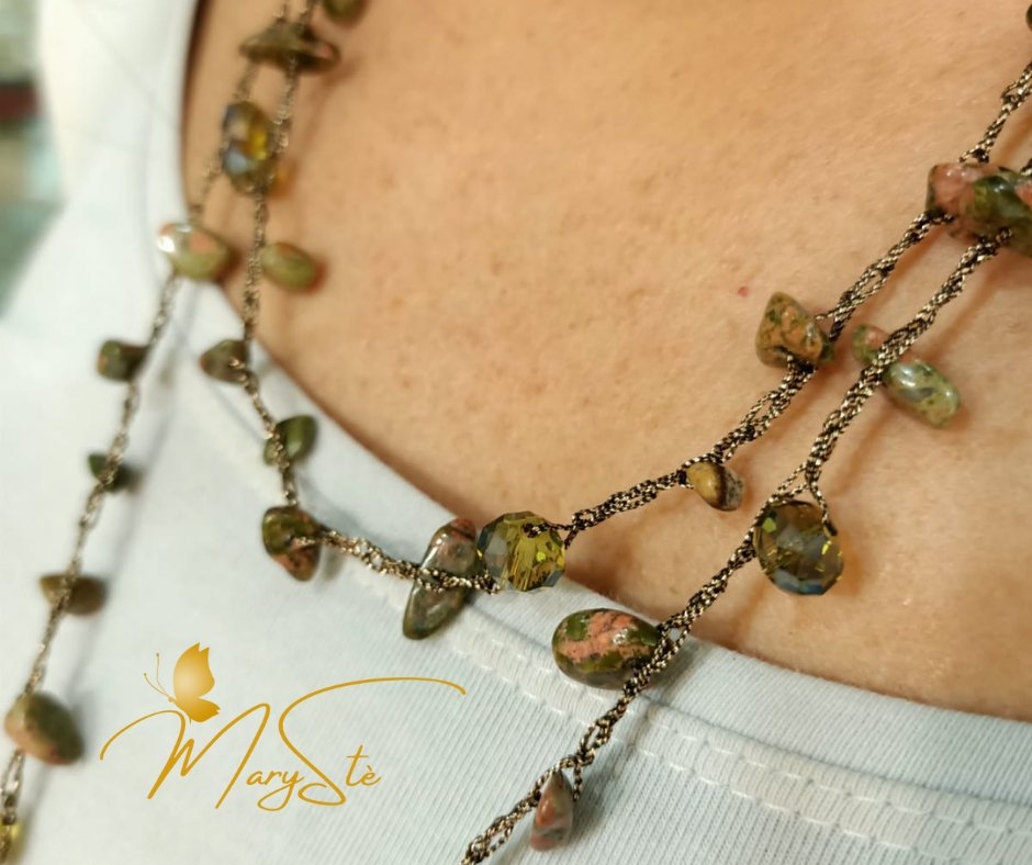 COLLANA FILO DI SETA E SCHEGGE DI UNAKITE - MARYSTE'