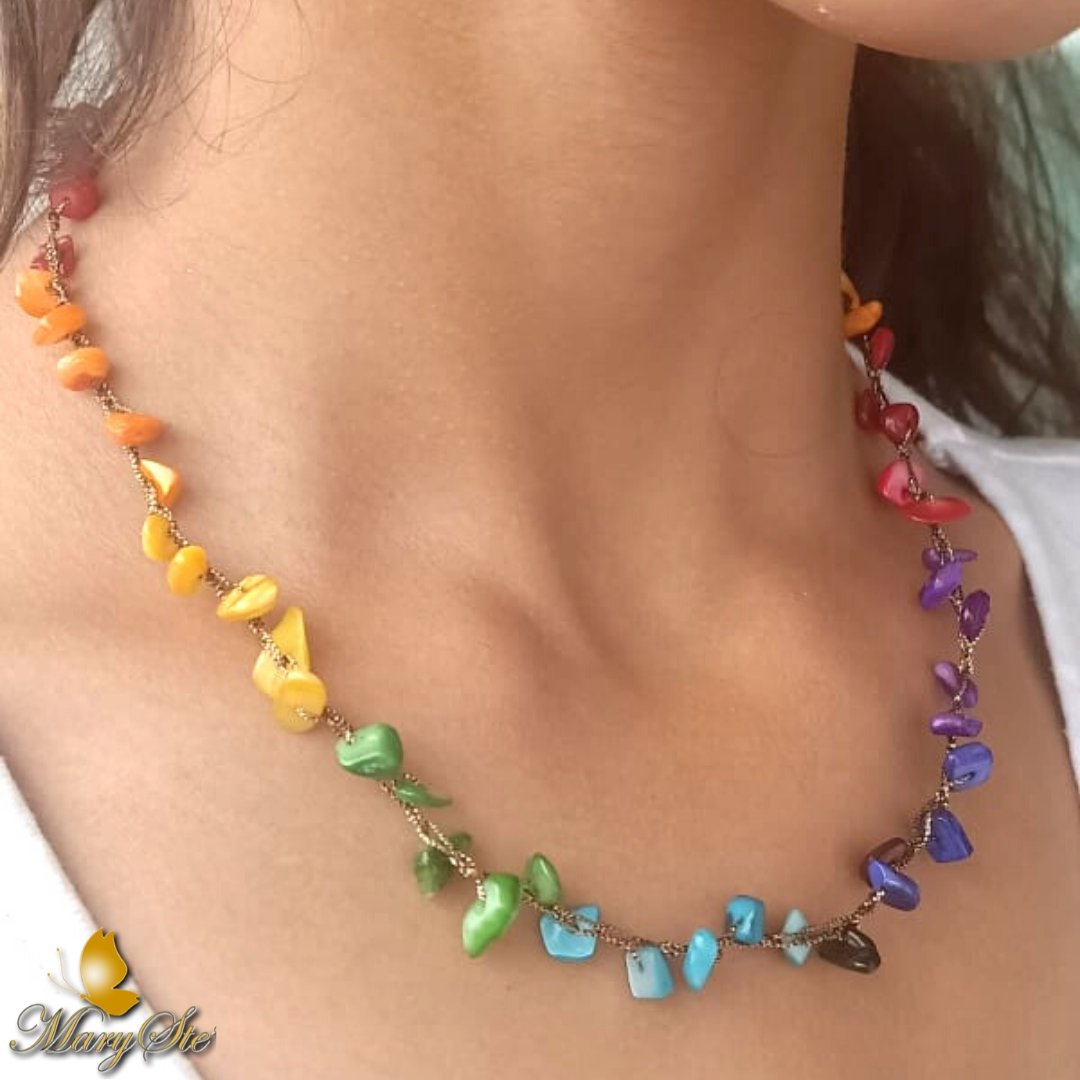 COLLANA FILO DI SETA E SCHEGGE NEL COLORE DEI 7 CHAKRA - MARYSTE'