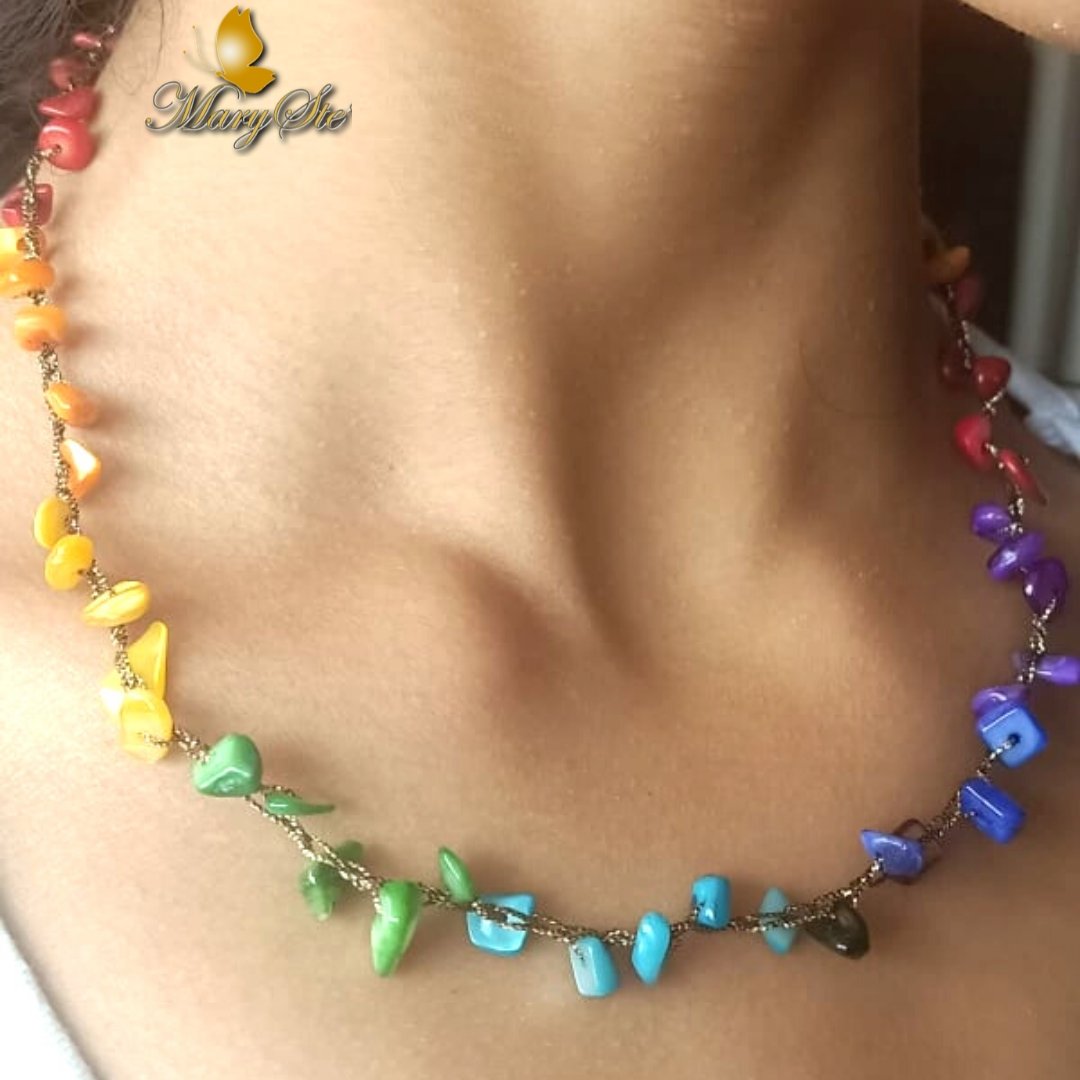 COLLANA FILO DI SETA E SCHEGGE NEL COLORE DEI 7 CHAKRA - MARYSTE'